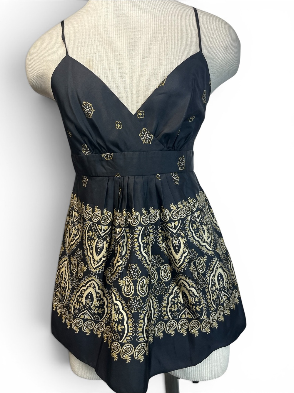 Banana Republic Factory Silk Camisole Top Women 2 in Black and Gold